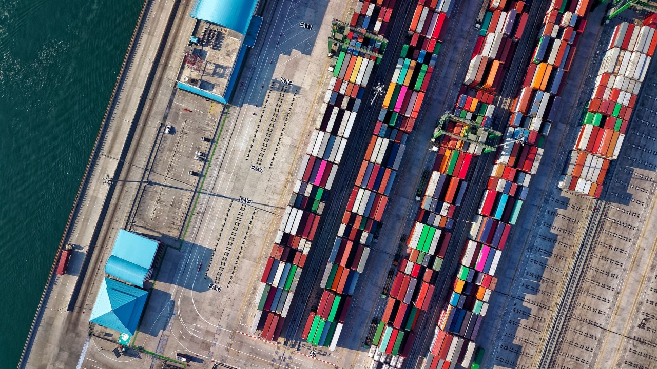 El impacto de la demanda detrás del comercio de bienes debería aliviarse en meses, asegura OMC