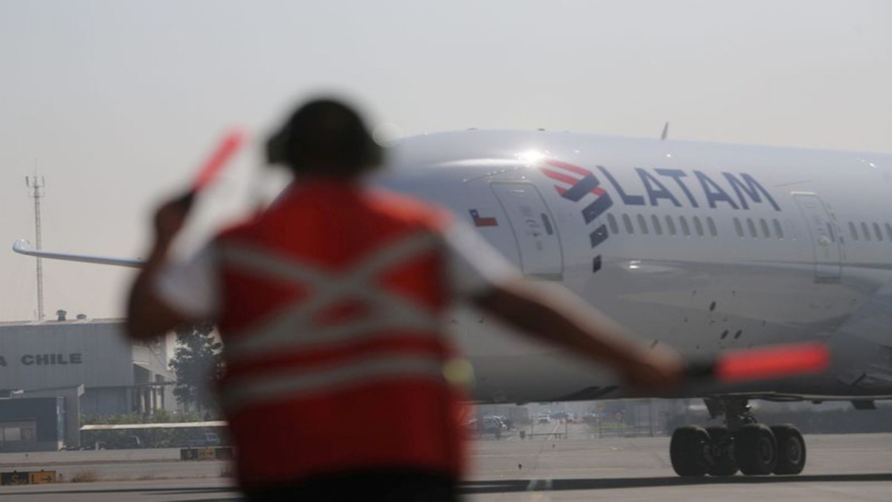 LATAM Airlines dice que aumenta la demanda por viajes a EEUU de gente que busca vacunas