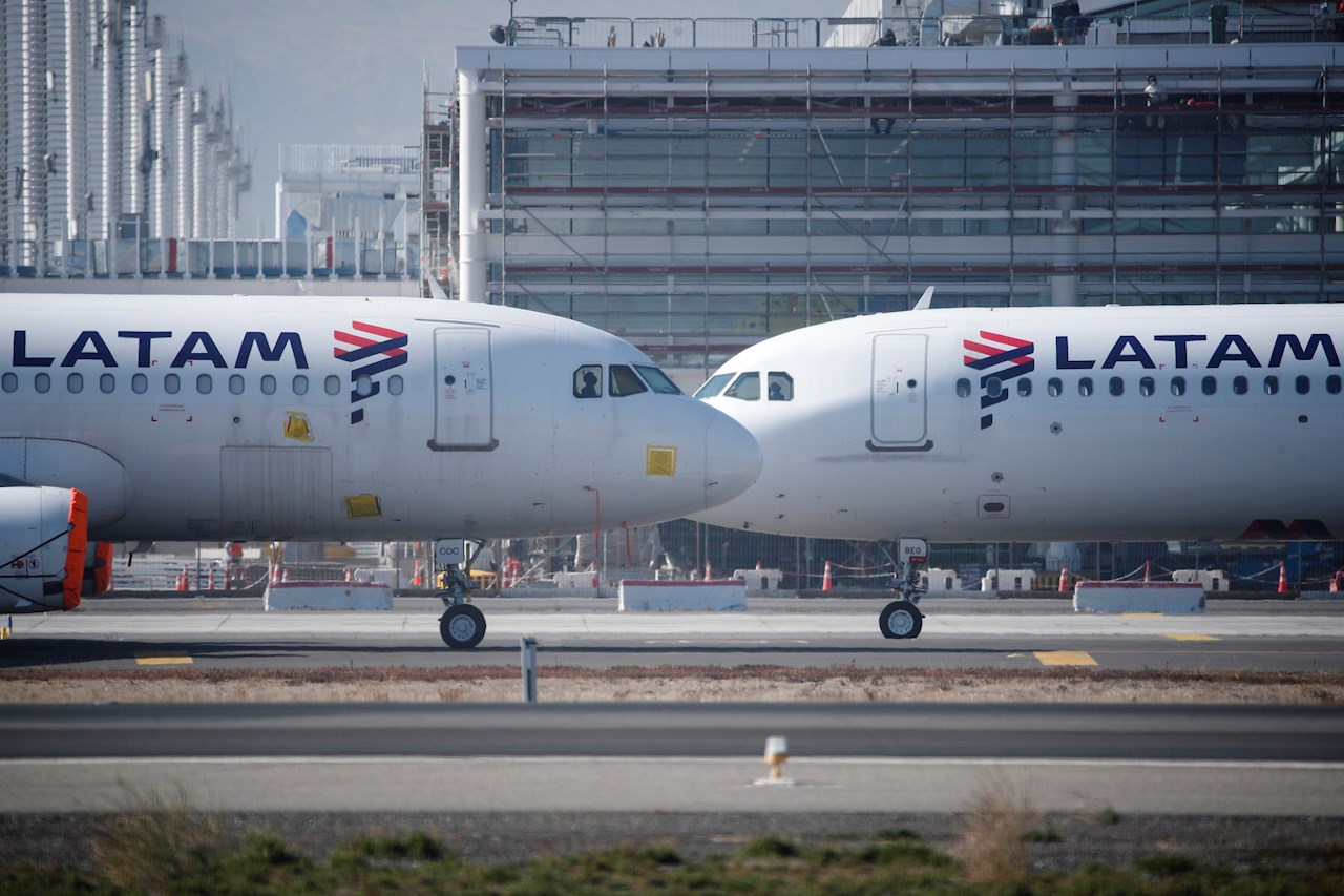 Acciones de Latam Airlines se desploman y la Bolsa de Santiago suspende cotización
