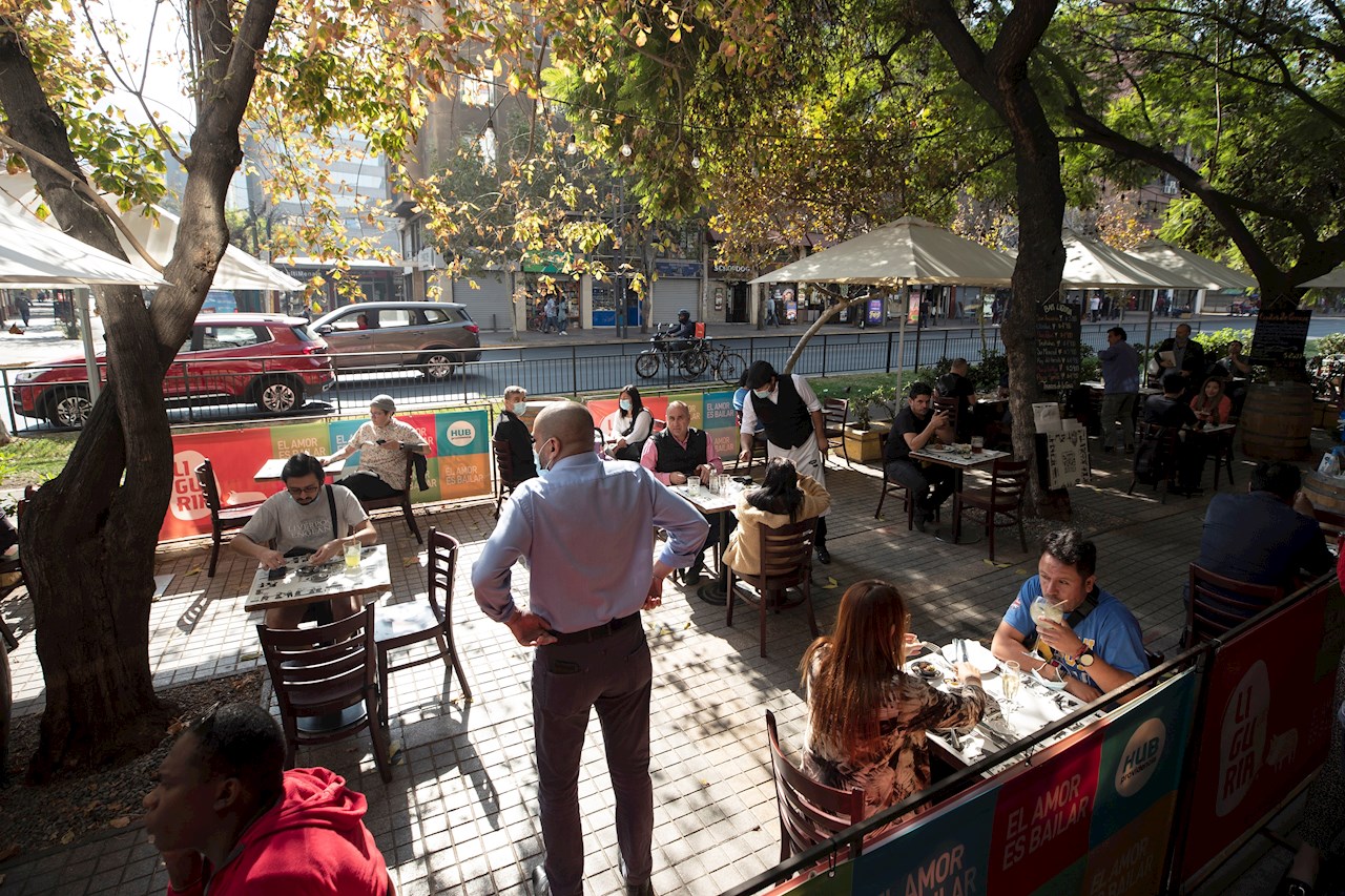 Confianza económica de comercio minorista, hoteles y restaurantes en Chile cae a niveles 'pesimistas' en 2023
