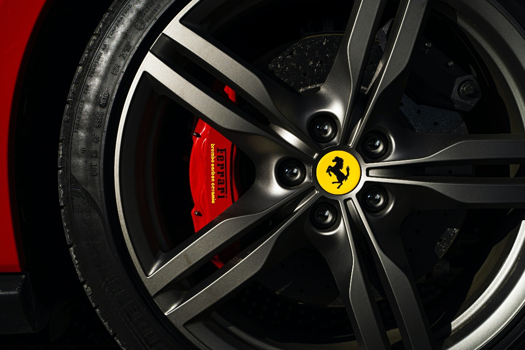 Ferrari acelera motores hacia la era de vehículos eléctricos