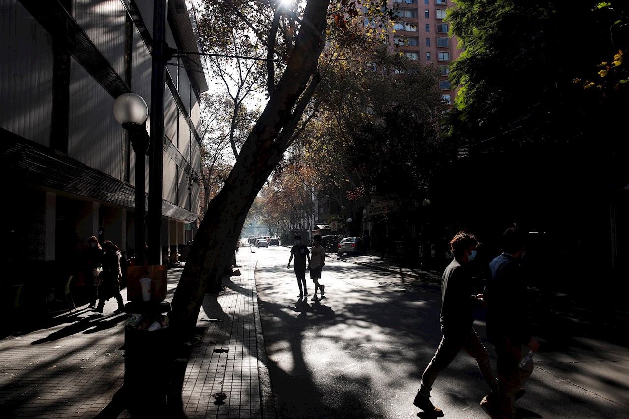 Chile: economía creció en abril por baja base de comparación en medio de la pandemia