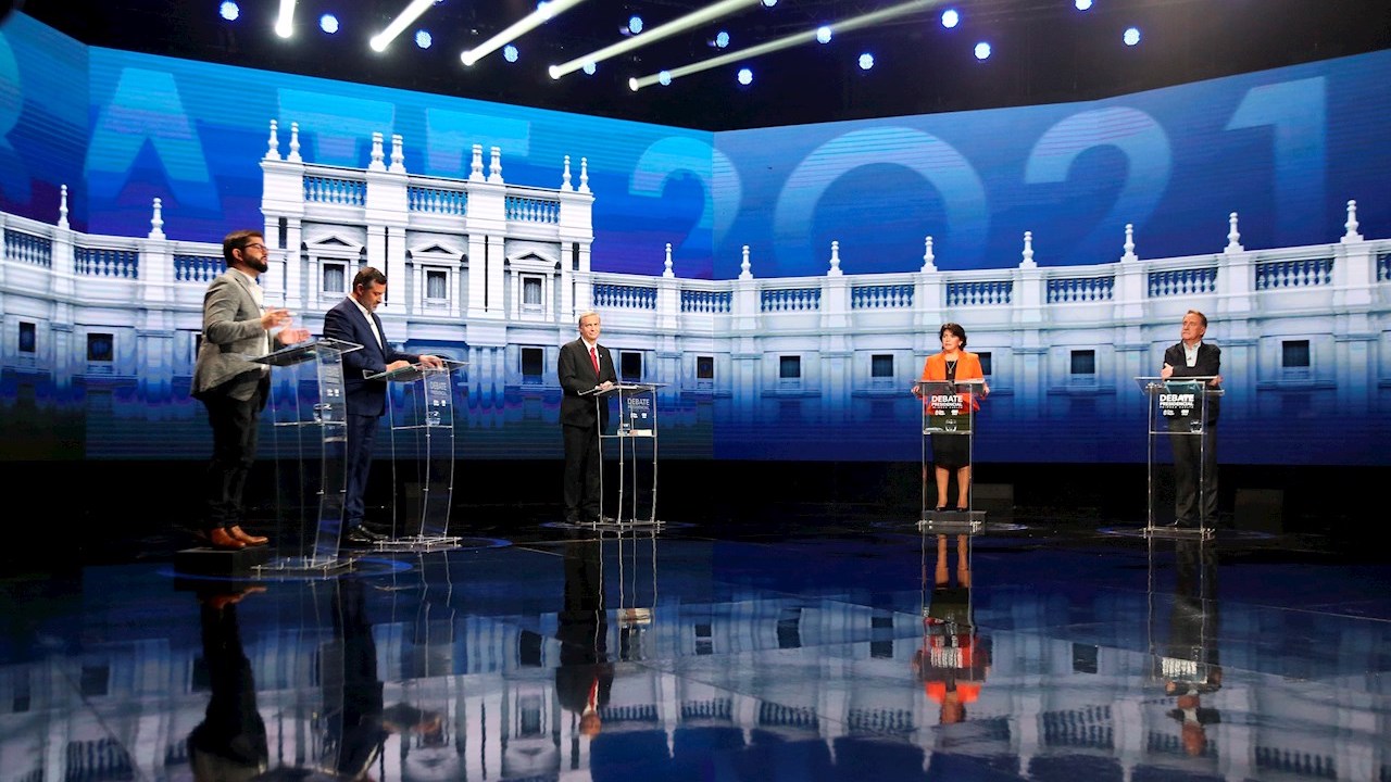 Primer debate marcó el inicio de la campaña presidencial en Chile
