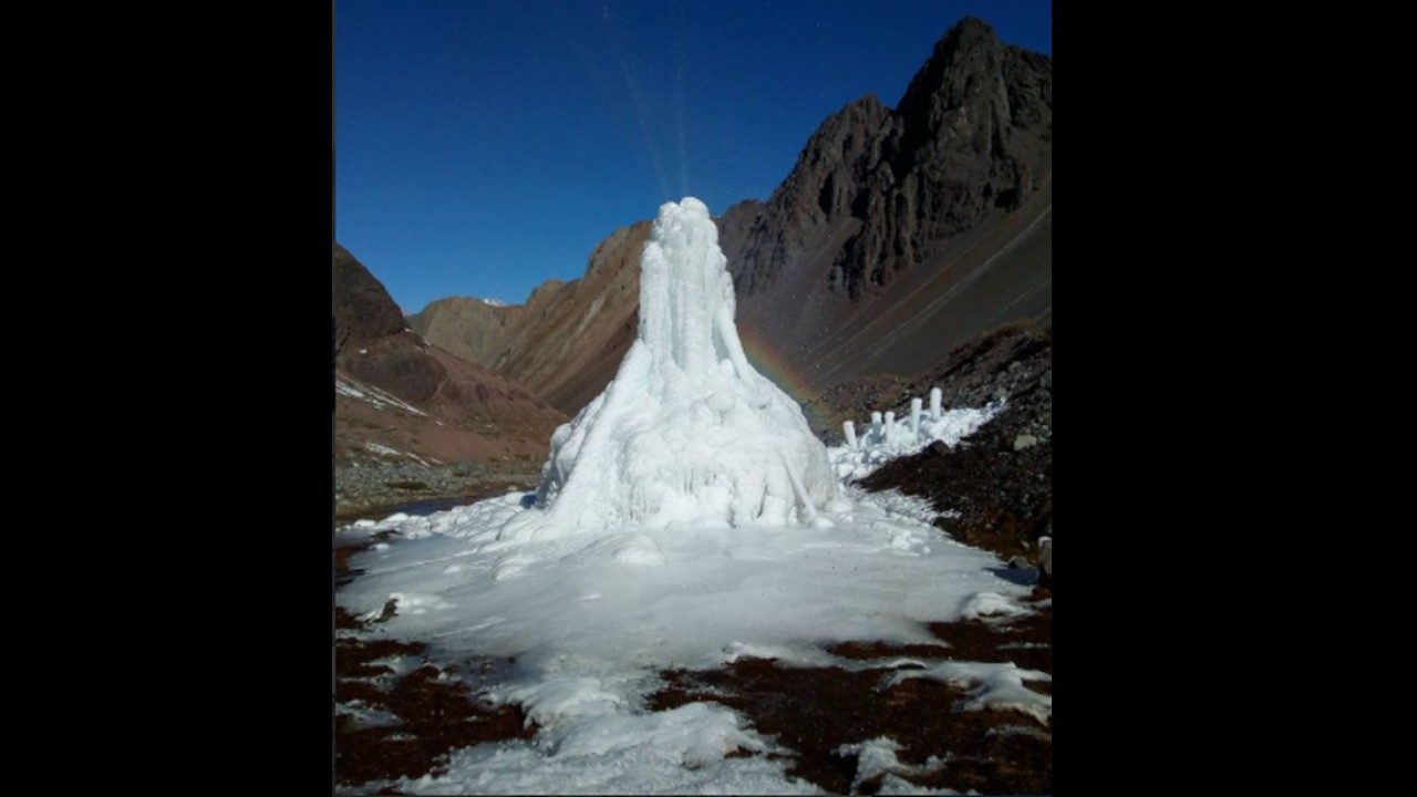 Construyen glaciares artificiales en el Cajón del Maipo para almacenar agua