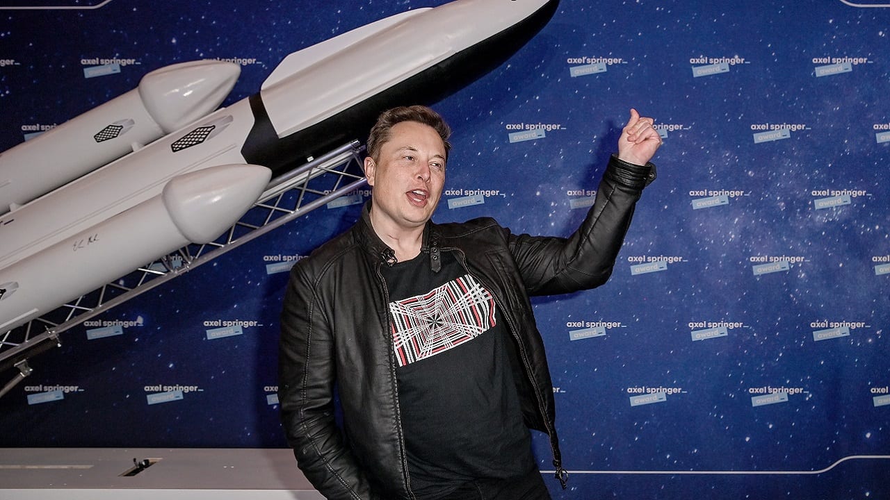 Seguidores de Musk quieren que venda el 10% de sus acciones en Tesla