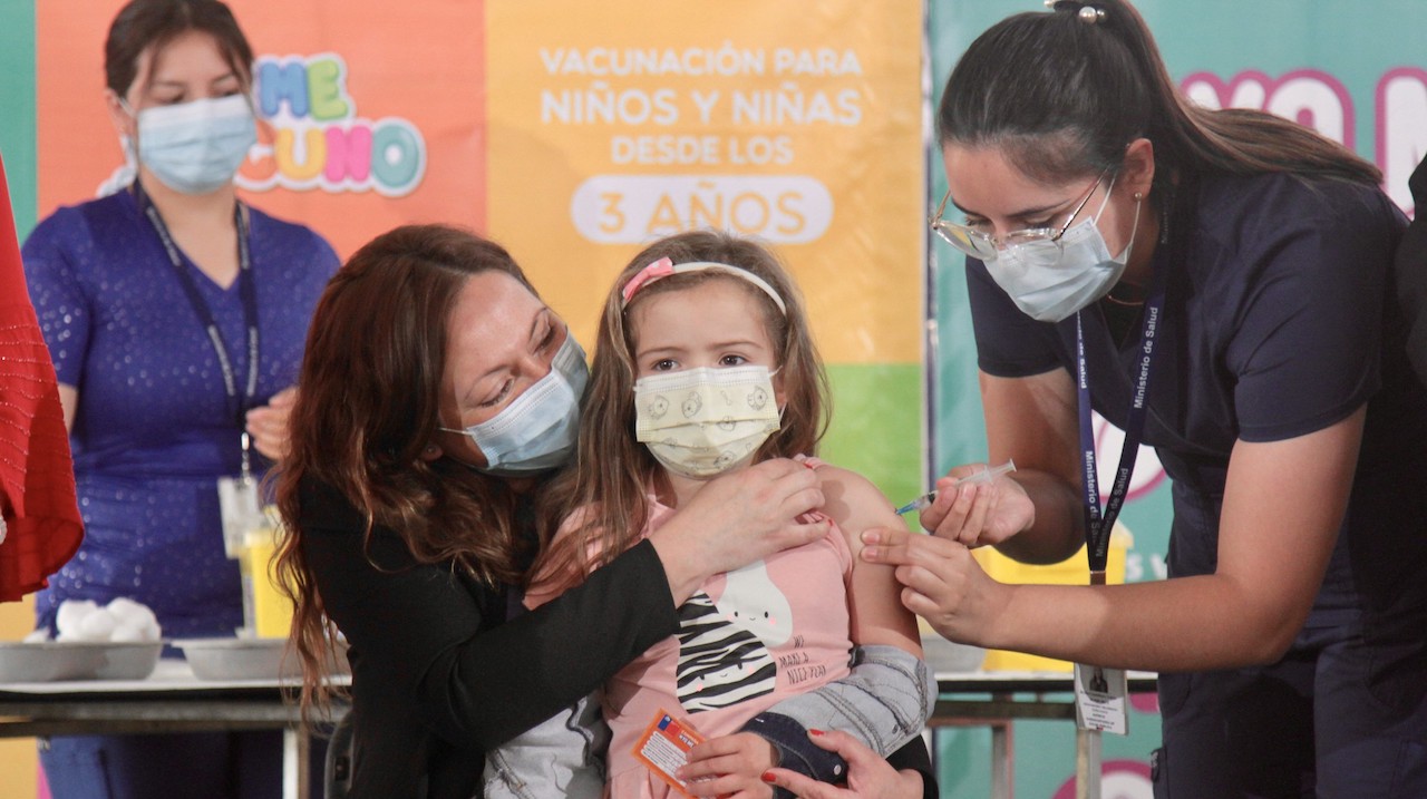 Chile inicia vacunación para menores de entre tres y cinco años de edad