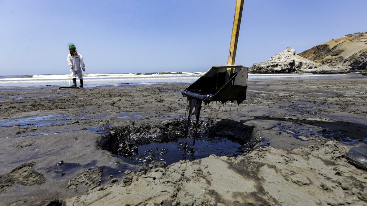 Zona afectada por derrame de petróleo en Perú supera los 1,7 millones de m2