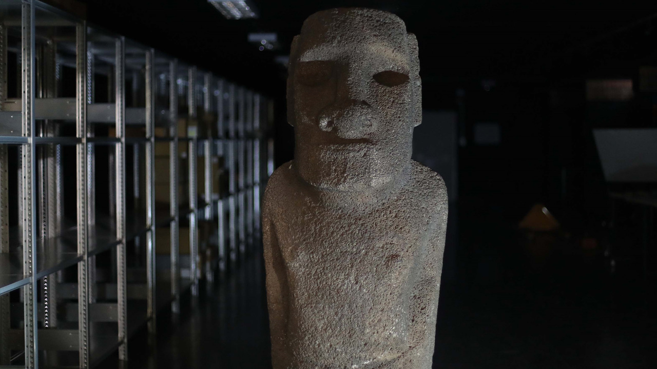 Estatua moai regresa a la Isla de Pascua tras 152 años en el continente
