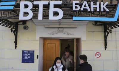 Siete bancos más fuera de SWIFT: UE y EE.UU. bloquean financieramente a Rusia