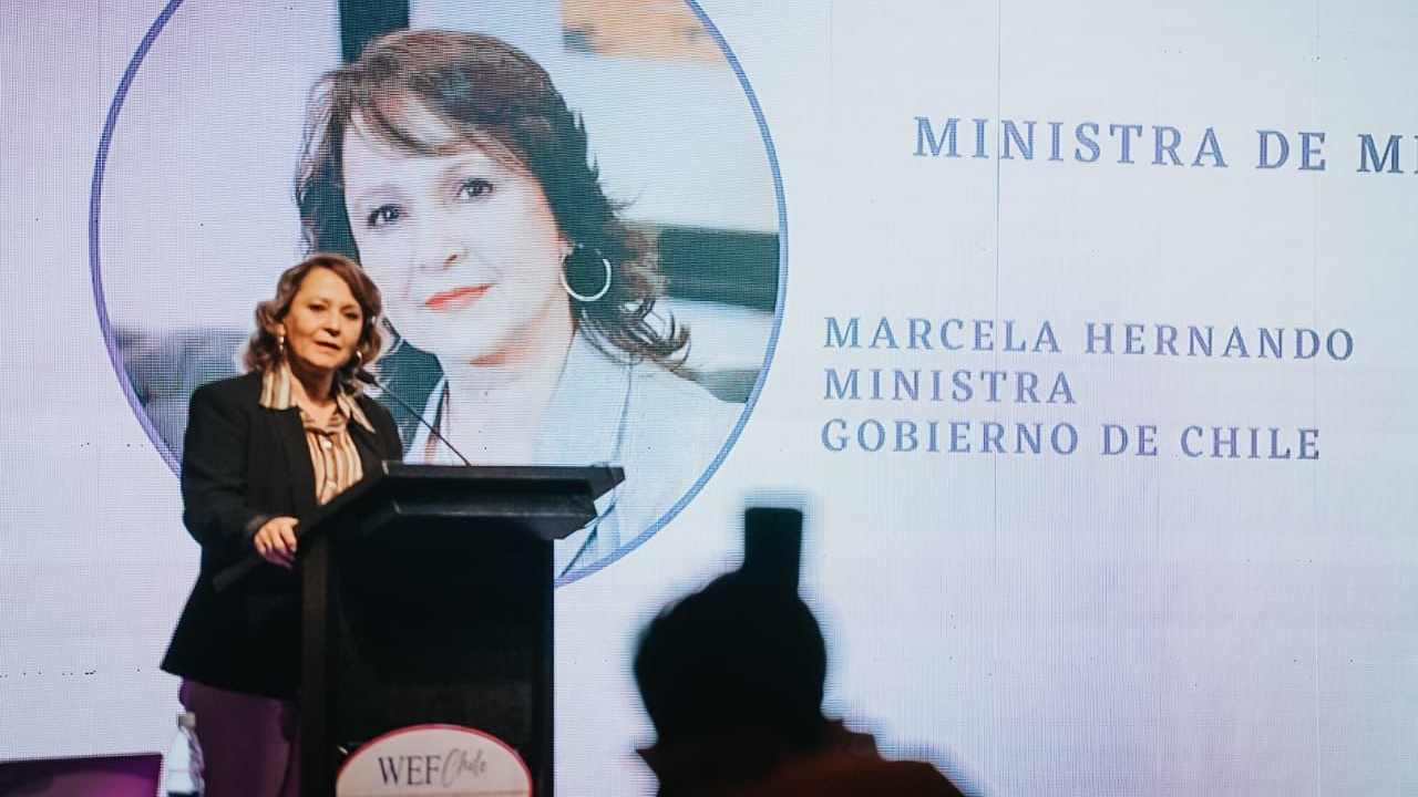 Si no se incorporan a las mujeres en la economía de Chile, "difícilmente vamos a poder mejorar", dice ministra de Minería