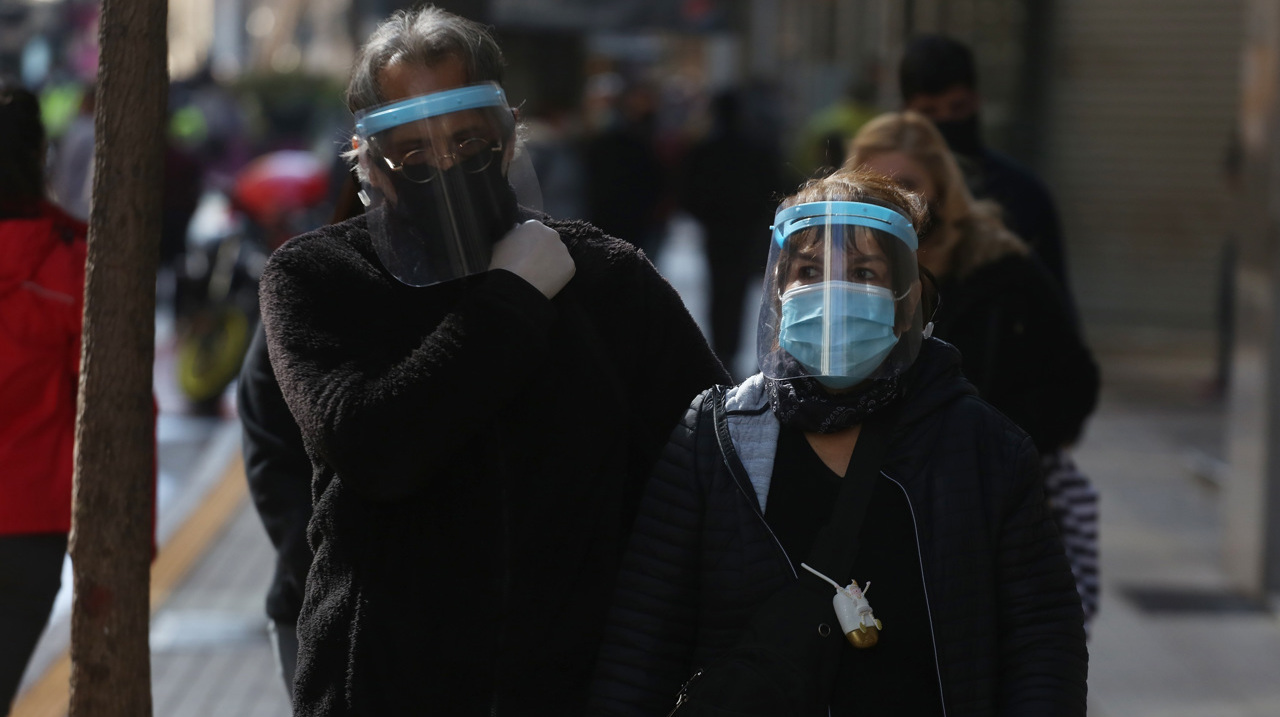 Chile eliminará el uso obligatorio de mascarillas en exteriores a mediados de mes