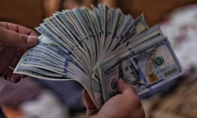 Dólar sigue aplastando al peso chileno y alcanzó los $1.000 durante la mañana de este martes