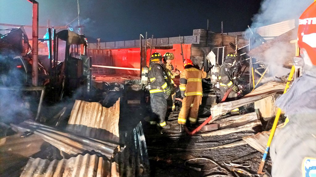 Incendio en campamento ilegal al norte de Chile deja a 8 fallecidos
