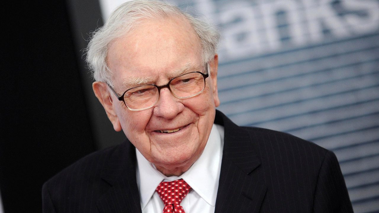 Warren Buffett refuerza su consejo contra la inflación con estas millonarias compras