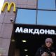 Largas colas y muchas 'selfies': así fue el adiós del último McDonald’s a Rusia