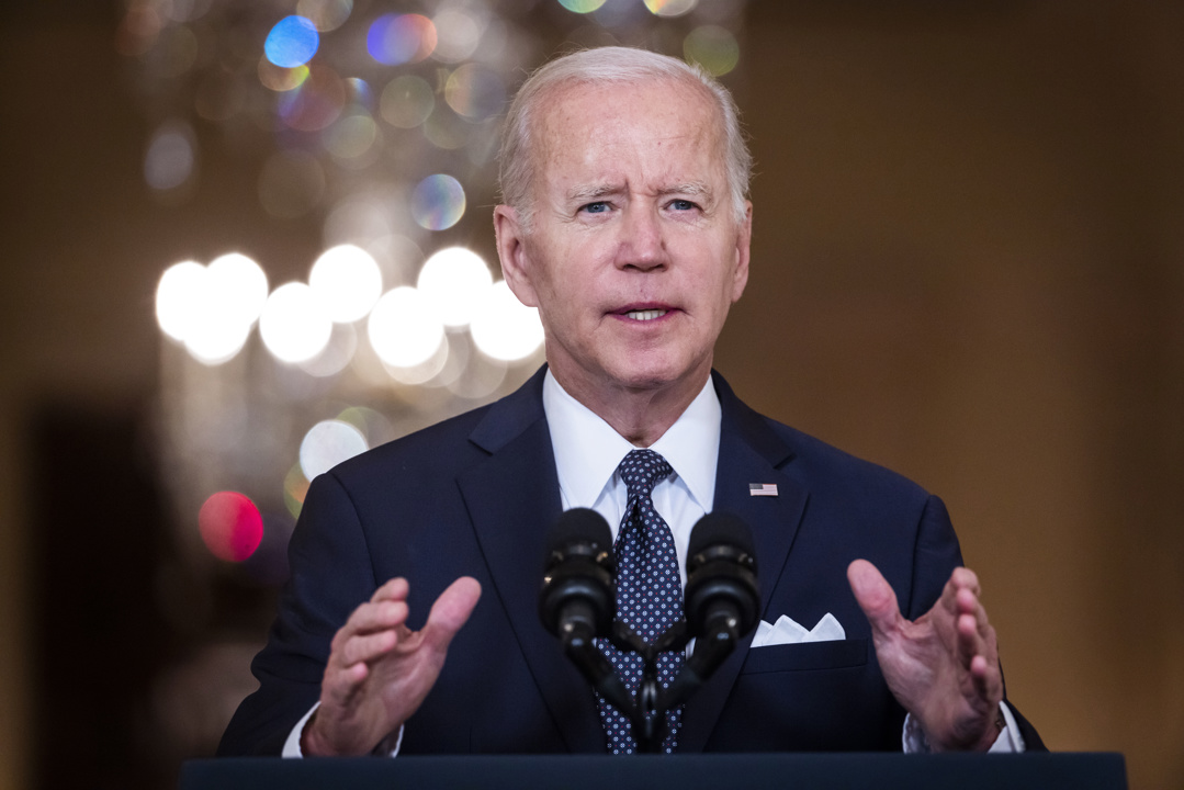 Biden pide en un discurso a la nación que se prohíban las armas de asalto