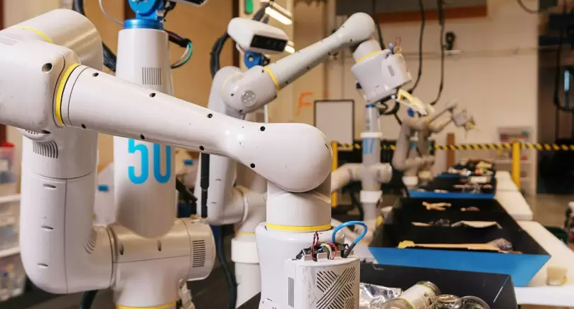 Cómo son los robots de Google que comprenden el lenguaje humano y pueden poner la mesa