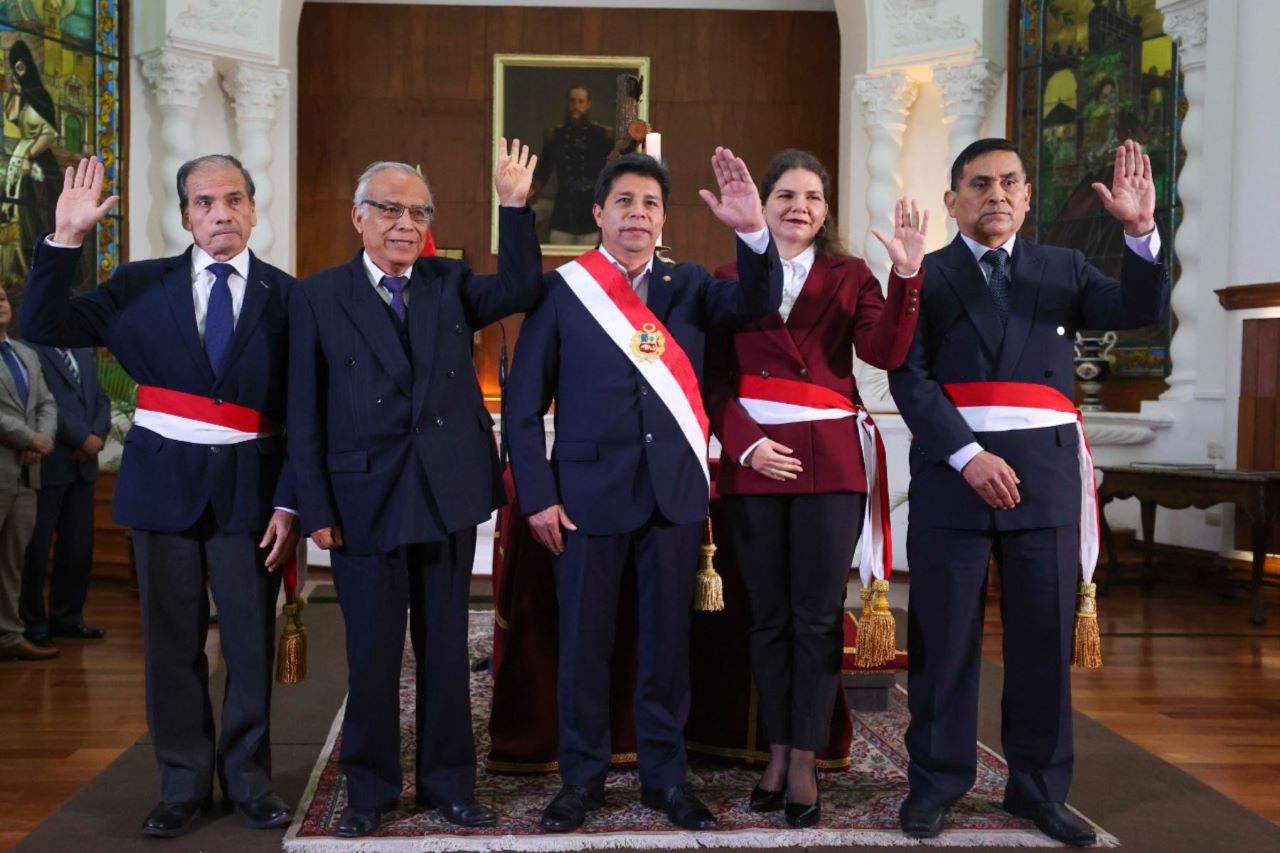Presidente de Perú hace cambios en gabinete y supera los 60 ministros nombrados a poco más de un año de gobierno