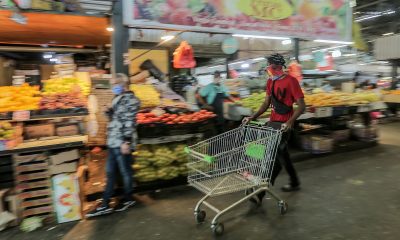 La incertidumbre económica en Chile seguirá durante meses gane el 'apruebo' o el 'rechazo', dicen economistas