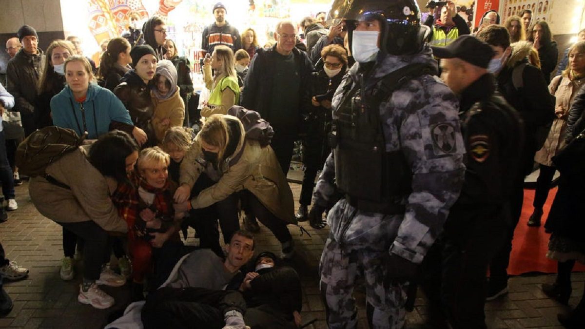 Ya van más de 100 detenciones en nueva protesta contra movilización de Putin