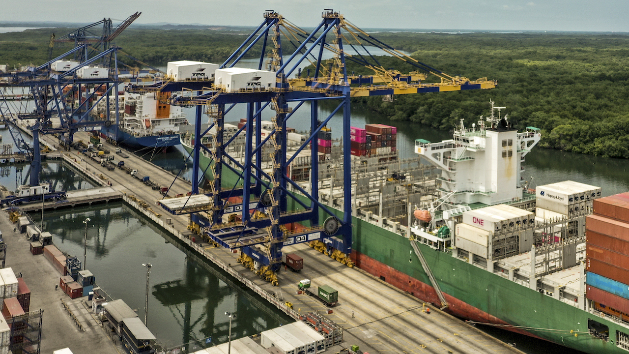 Chilena SAAM vende operaciones portuarias y otros activos a Hapag-Lloyd por US$ 1.000 millones