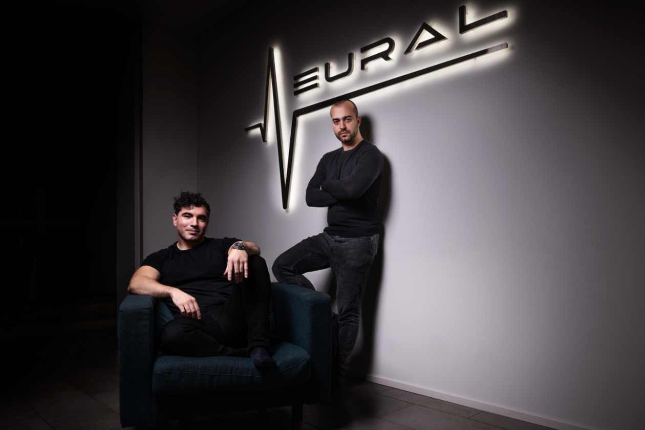 Neural DSP: el sueño materializado de dos amigos chilenos que fabrican y venden dispositivos musicales a bandas como Coldplay
