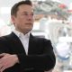 Elon Musk ya no es la persona más rica del mundo y los accionistas de Tesla temen que esté muy distraído