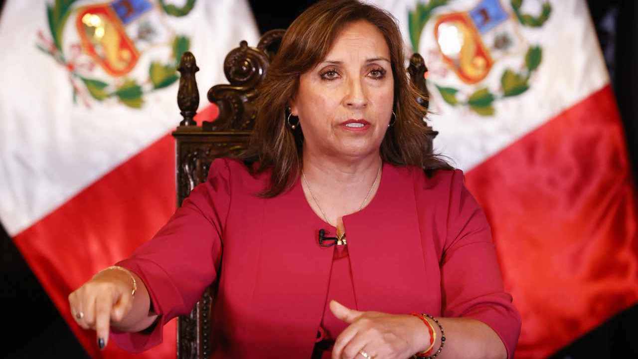 Presidenta peruana Dina Boluarte insiste en adelantar elecciones y presentará proyecto para elaborar una nueva Constitución