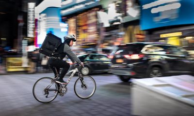 Monopolios y precariedad laboral en el auge de los delivery en Latinoamérica
